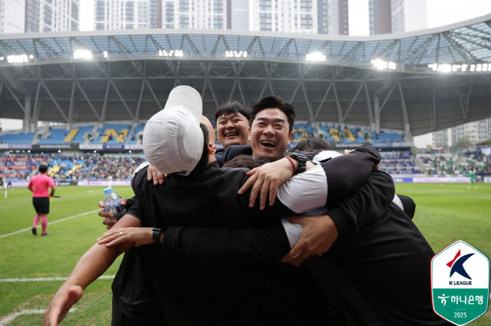 쓰라렸던 2024, 찬란한 2025...'조기 우승 확정+다이렉트 승격'…