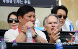 국정감사 불려간 KBO총장, 안전사고   총재 법인카드 지적 