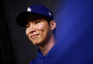 '로버츠 깜짝 예고' 눈 멍든 김혜성, 드디어 보상 받나…다저스 '9푼 타자' 치울 구상 중