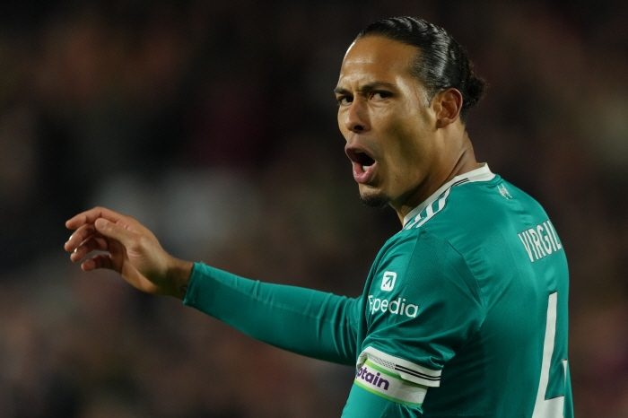 "반 다이크→살라, 재계약이 문제야" EPL 4연패 리버풀, 루니의 '충격' 현실 진단