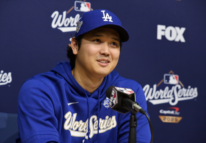 "토론토가 필요없다고 했다면서요" 집에서도 시달린 오타니, 그래도 꿈쩍않고 4차전 등판 대비