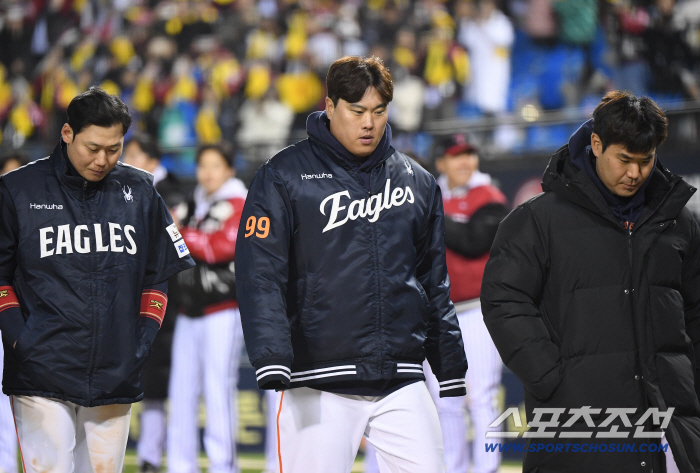 대충격 류현진, 이런 굴욕 기록이.. 21C 한국시리즈 '선발 최다실점' 타이였다