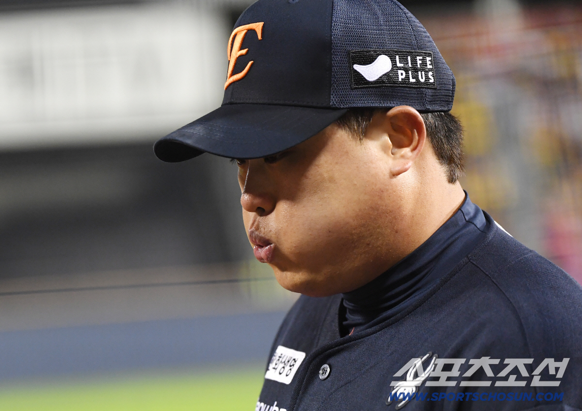 대충격 류현진, 이런 굴욕 기록이.. 21C 한국시리즈 '선발 최다실점'…