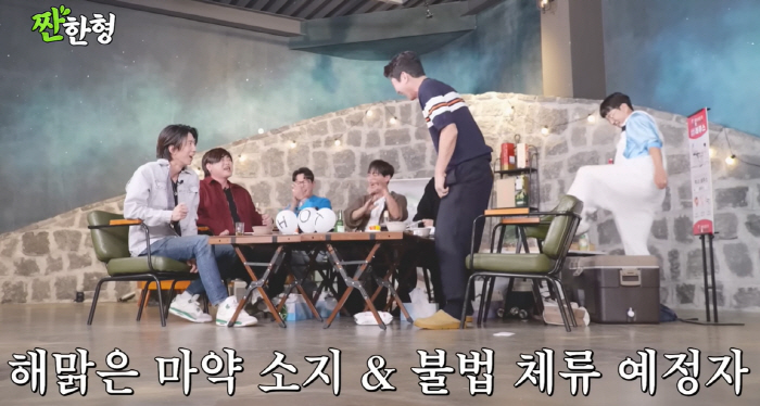 문희준·강타, 마약 소지로 美서 12시간 구금...대사관 직원 급파