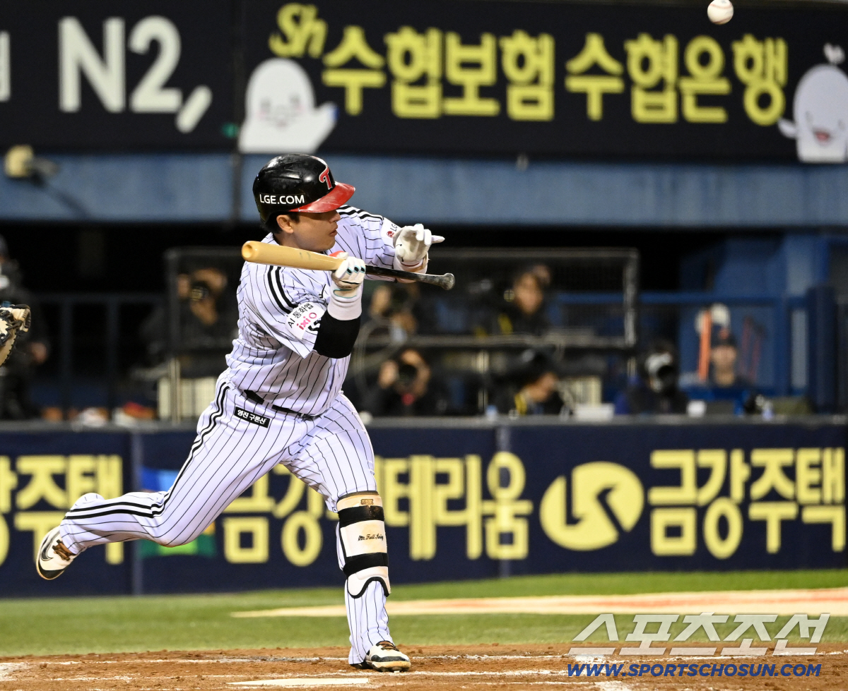어떻게 이기는 팀이 더 지독한가 → 홈런타자 번트 시킨 LG, 그걸 실책…