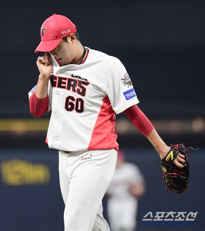 '어쩌면 대형 변수' KIA 이 선수 개막 어려울지도…"조금 늦을 수 있다, 초반에 안 되면"