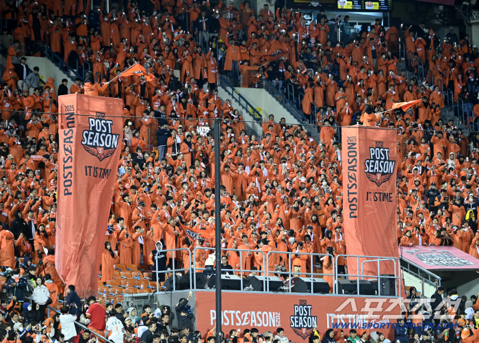 진짜 어떻게 구한 한국시리즈 티켓인데, 팬들이 경기 중에 집에 갔다