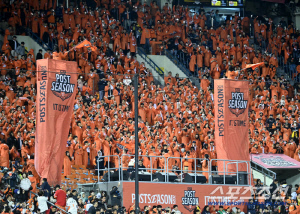 진짜 어떻게 구한 한국시리즈 티켓인데, 팬들이 경기 중에 집에 갔다