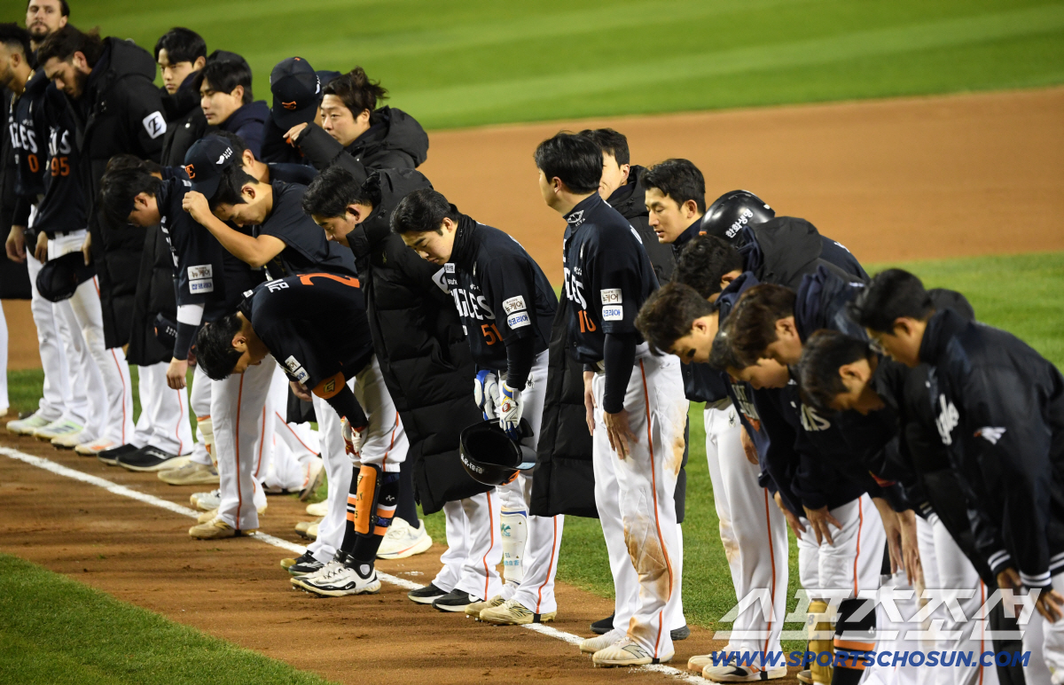 진짜 어떻게 구한 한국시리즈 티켓인데, 팬들이 경기 중에 집에 갔다