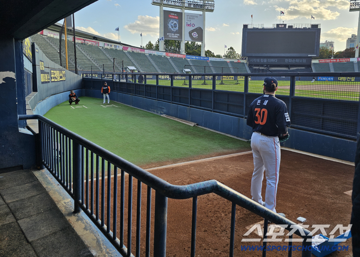 폰세 염탐? LG 오지환, 갑자기 한화 더그아웃에 나타난 이유 [잠실스케…