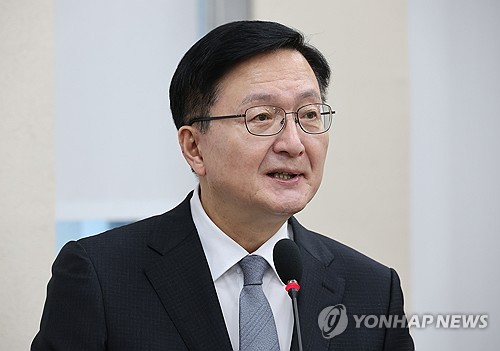 서울대 총장 "시진핑 자료실 폐지, 일방적 결정할 문제 아냐"