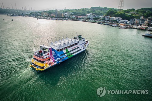 배 위에서 부산불꽃축제를…울산 고래바다여행선 특별운항
