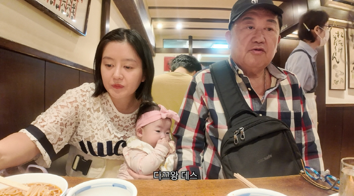 '73세 황혼육아' 이용식, 손녀 데리고 해외로 떠났다...이수민 울컥 …