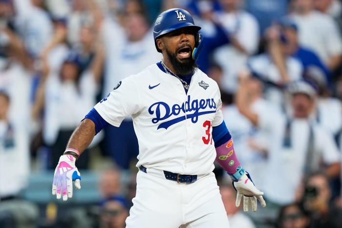 [WS3] 테오스카 시속 175㎞ 총알타구, 125m 날아가 관중 속으로… LAD 1-0 기선제압