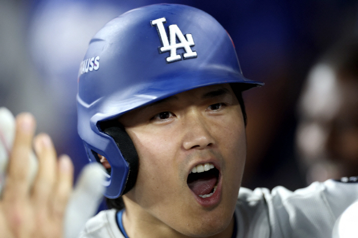 '벌써 4안타-2홈런-3타점-3득점' 오타니 LA를 홀리다, 다저스 PS 역사 바꿨다...LAD 5-5 TOR[7회]