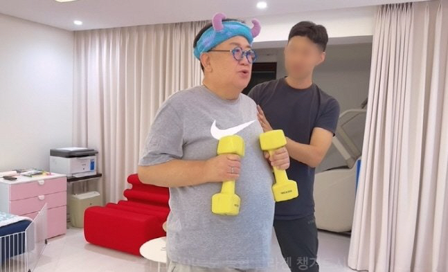 '73세' 이용식, 19kg 빼더니 5개월 손녀와 마라톤 출전 "유모차 …