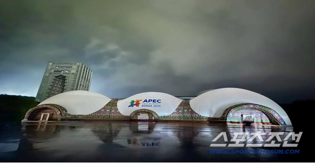 "안도 밖도 모두 K-테크의 대향연" 필드원 K-TECH 에어돔,삼성·L…