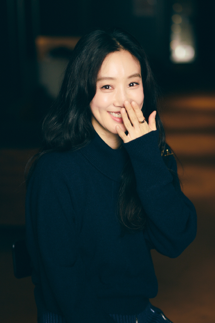 [인터뷰②] '하얀 차' 정려원 "샤크라 보나? '싱어게인4' 보고 반가워, 팔은 안으로 굽더라"