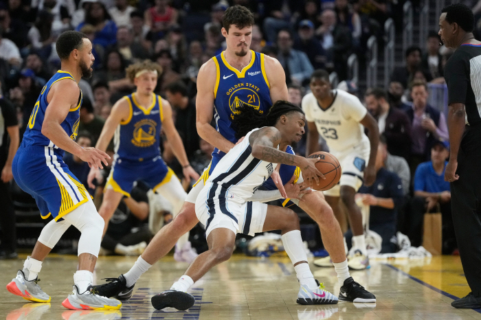 "커리, 버틀러는 거들 뿐" 커리의 아이들 멤피스 폭격. 쿠밍가, 포지엠스키, 무디 +20득점. 멤피스 완파