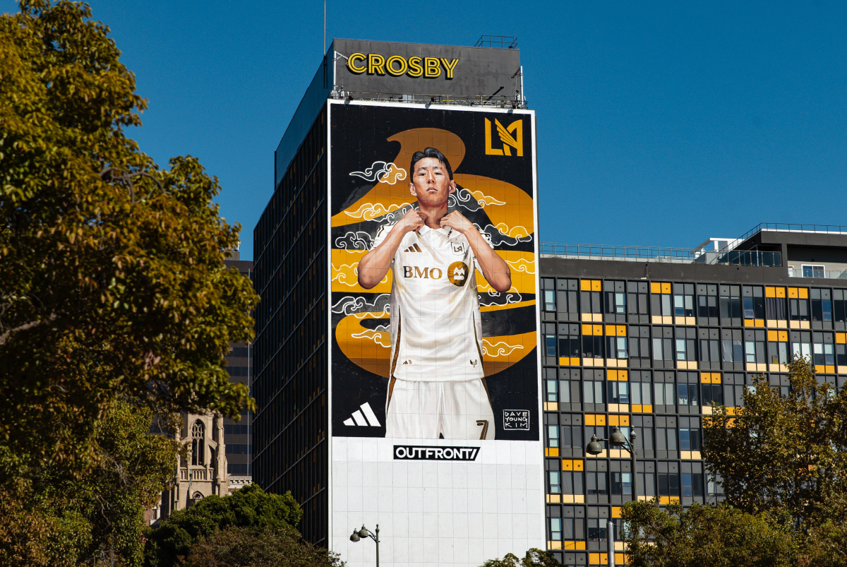 메시도 손흥민 발 아래! 'MLS 올해의 골' 선정→LAFC 오자마자 '…