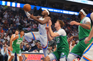 2득점 수모 어깨부상 승부처 제외. 댈러스 대형 신인 쿠퍼 플래그의 시련은 계속된다