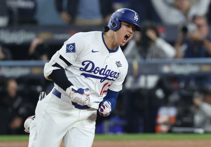 '피가 말랐다, 어떻게 또 이런 승부가' 오타니 기적의 9출루-프리먼 연장 18회 끝내기포...다저스, WS 3차전 천금 승리