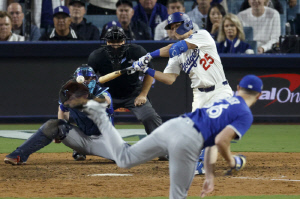 대충격! WS 저 투수가 KBO 출신이라니! → '한국시리즈 패전투수'가 '월드시리즈 무실점' 역투