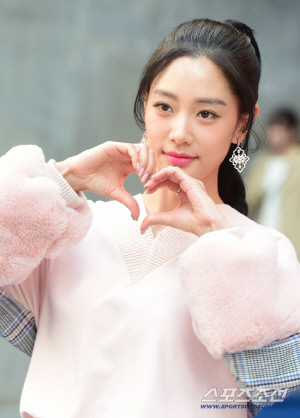 클라라, '6년만 이혼' 발표 후 의미심장 문구 