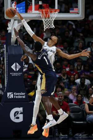 '웸반야마 광풍' SGA 평균 40득점 삼켰다. 웸비, 주간 MVP 등극. 시즌 MVP 레이스 강력한 신호탄 쐈다