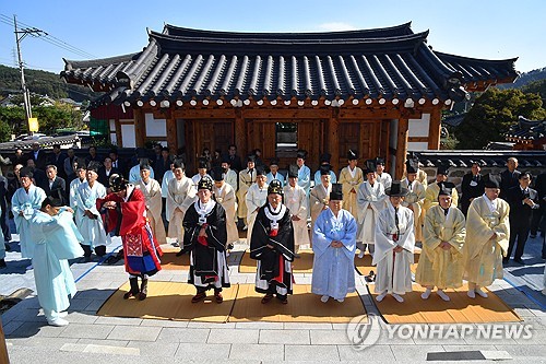 (울산=연합뉴스) 29일 울산 울주군 웅촌면 두복동천로 석계서원에서 '2025년 충숙공 이예 선생 추모향제'가 열렸다. 이예 선생은 조선 초기 대일 통신사로 외교 활동을 펼쳤다. 40여 회에 걸쳐 일본에 파견돼 조선 포로 667명을 데려오고 삼포조약 체결에 큰 역할을 했다. 2010년 외교부가 '외교를 빛낸 올해의 인물'로 선정되기도 했다. 2025.10.29 [울주군 제공.재판매 및 DB 금지] young@yna.co.kr