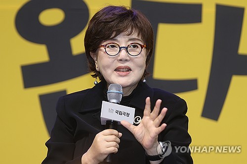 (서울=연합뉴스) 류효림 기자 = 김성녀 연희감독이 29일 서울 중구 국립극장 하늘극장에서 열린 국립극장 마당놀이 '홍길동이 온다' 기자간담회에서 인사말을 하고 있다. 2025.10.29 ryousanta@yna.co.kr