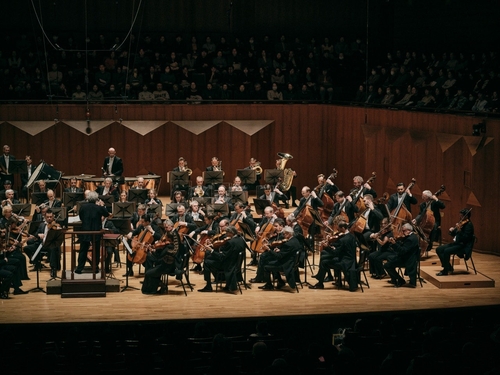 지난 28일 서울 예술의전당 콘서트홀에서 체코 필하모닉이 세묜 비치코프의 지휘로 스메타나의 '나의 조국'을 연주하고 있다. 2025.10.28. [인아츠프로덕션 제공. 재판매 및 DB금지]