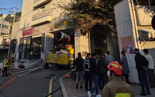 창원 오피스텔 충전하던 전기차서 불…16명 이송·100여명 대피(종합2보)