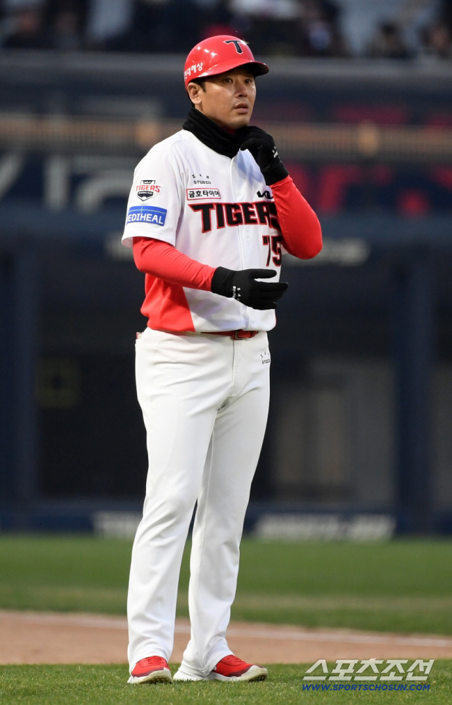 'PS 탈락' 롯데-KIA, 깜짝 트레이드 단행?…3루 풍경 달라진다