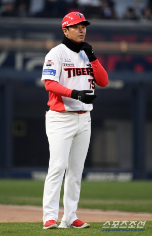 'PS 탈락' 롯데-KIA, 깜짝 트레이드 단행?…3루 풍경 달라진다