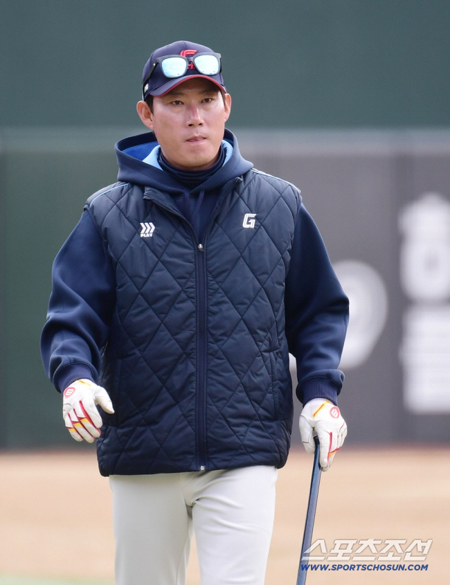 'PS 탈락' 롯데-KIA, 깜짝 트레이드 단행?…3루 풍경 달라진다