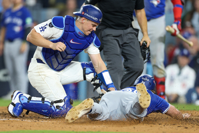 독하다 독해! '18이닝-312구 받은' 스미스 무릎은 괜찮은가? 9경기 연속 전이닝 수비, 진정한 철인