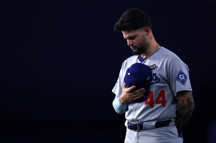 우주 최강 뚝심과 믿음...'로버츠 아들' 8푼3리 타자는 4차전도 선발이다