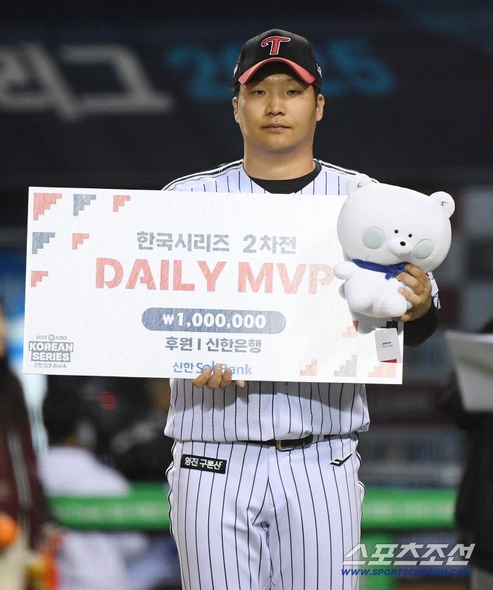"사진찍나 했는데 못이기겠더라." 4타점 선배의 MVP 뺏어간 4안타 5타점. 부활한 25세 4번타자의 비법 "잡생각 버리고 훈련만"[KS 인터뷰]