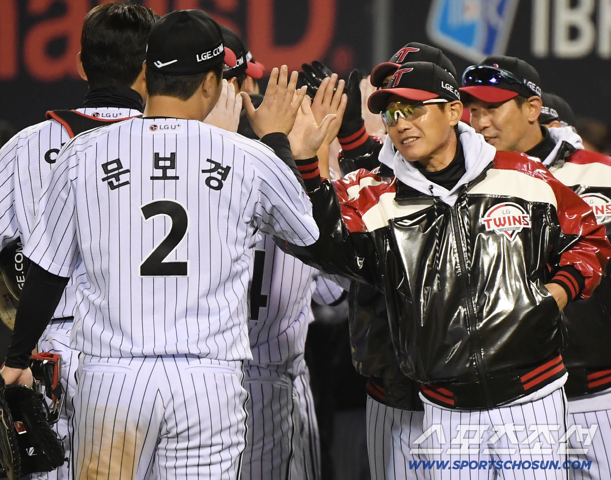 "사진찍나 했는데 못이기겠더라." 4타점 선배의 MVP 뺏어간 4안타 5…