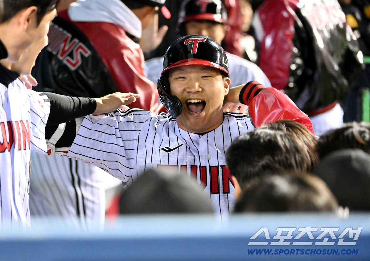 "사진찍나 했는데 못이기겠더라." 4타점 선배의 MVP 뺏어간 4안타 5…