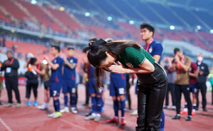 온 국민 분노 폭발! 베트남 국기 자리에 중국 국기 배치…