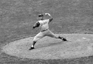 60년전 다저스 우승 이끈 레전드 소환! 야마모토 투혼 → 18회 399분 대혈투 모두 지켜봤다