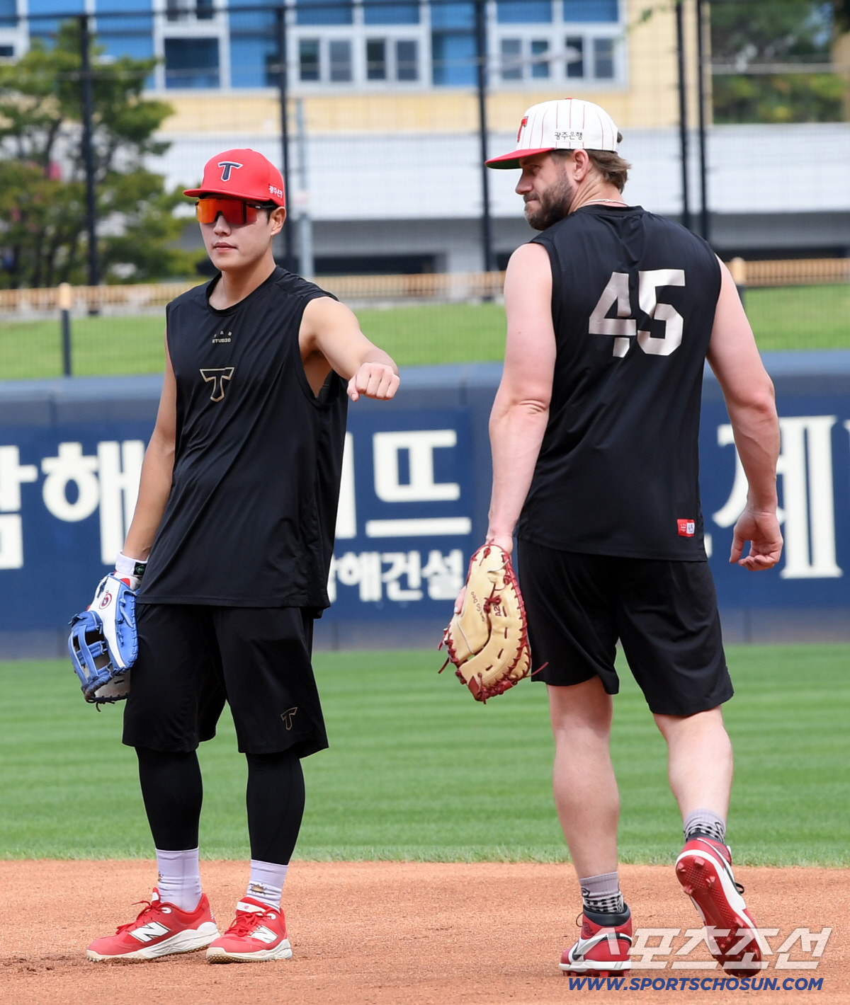 '실책 1위' KIA 최고 히트작의 불명예, 왜 단장이 사과했나…"사실 …