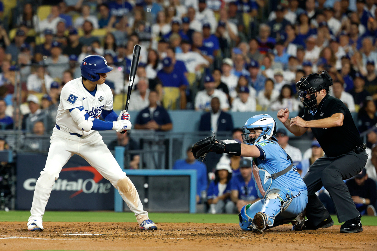 '18이닝' 뛰고 '93구' 던진 오타니, 게레로에 투런포 얻어맞고 6이…