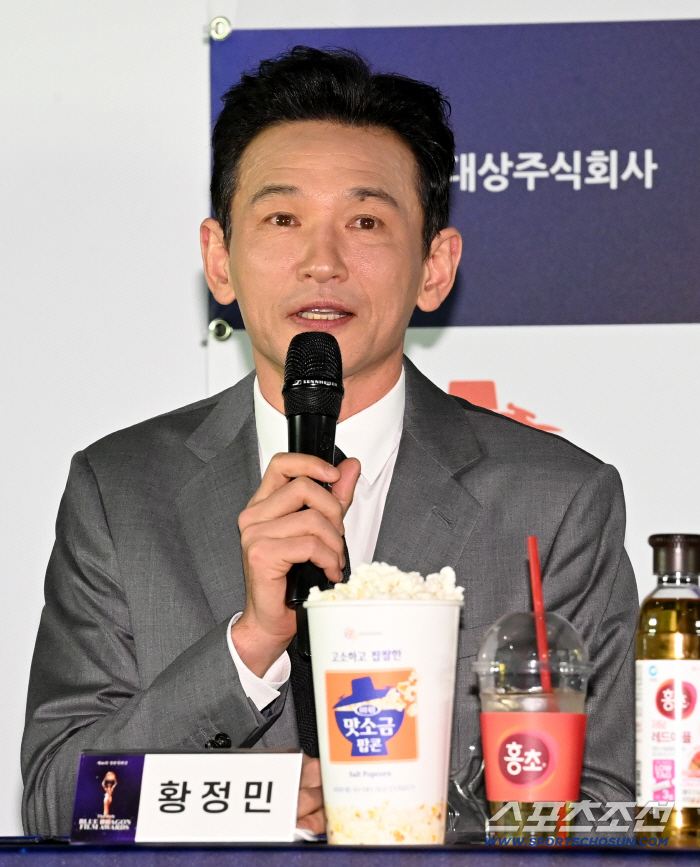 '청룡 핸드프린팅' 황정민 "'너는 내 운명' 첫 수상 감동, 여전히 내게 남아 있어"