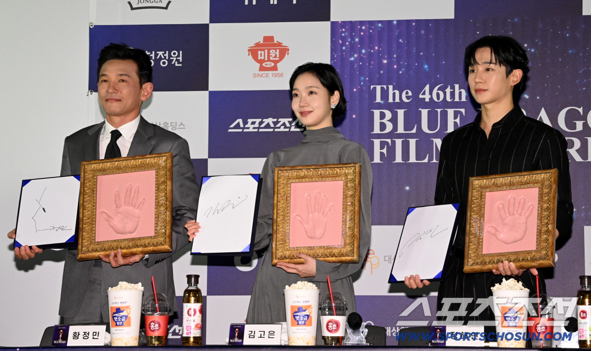 [포토] 황정민 김고은 정해인, 청룡영화상 핸드프린팅 들고