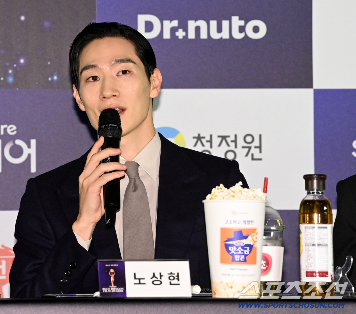 '청룡 핸드프린팅' 노상현 "지니에게 빌고 싶은 소원? 또 청룡 트로피 …