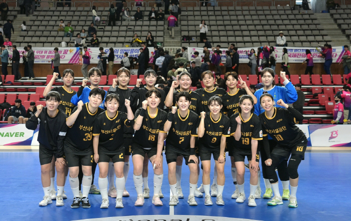 14년 만에 정상! '간판' 류은희 복귀한 부산시설공단, 전국체육대회 기쁨의 우승...신창호 감독 "부산 시민과 함께 한 우승, 의미 깊어"