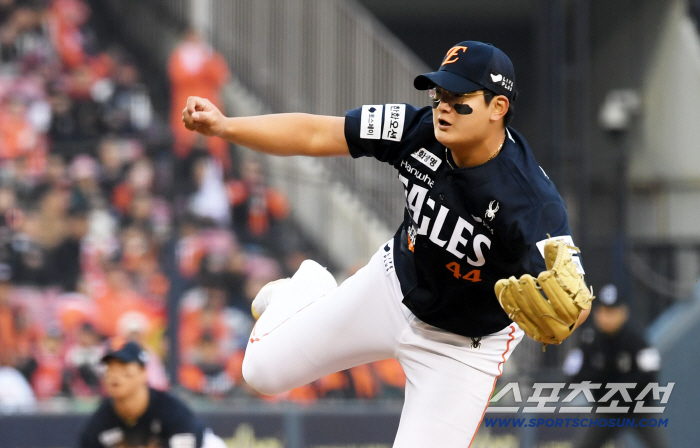 "김서현, 팔 스윙을 바꿔야…" 78세 국민감독의 애정가득 조언. 벽에 부딪친 아기독수리, 돌파구 찾을까 [SC포커스]